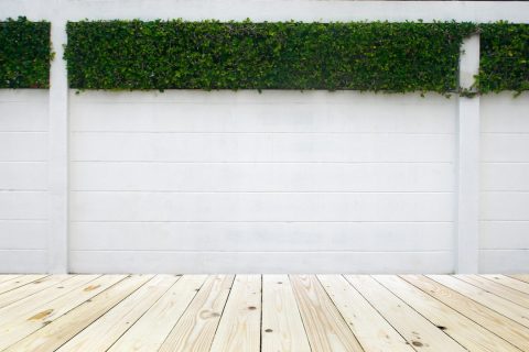 Des panneaux en béton pour un clôture